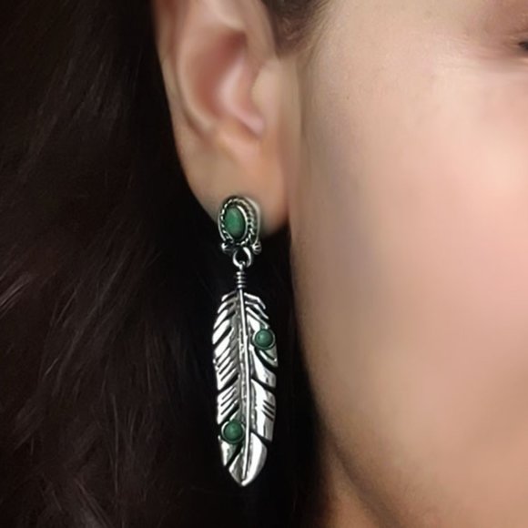 Stylish Dangling Feather Earrings "Spiritual" - Picture 3 of 3